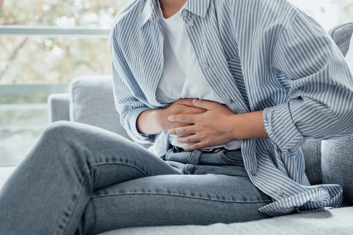 pacienta cu dureri cauzate de pancreatita