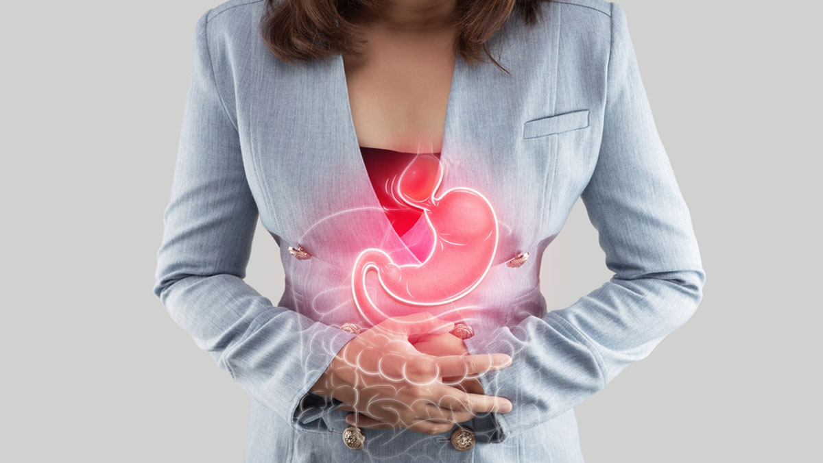 persoana cu simptome de hernie hiatala